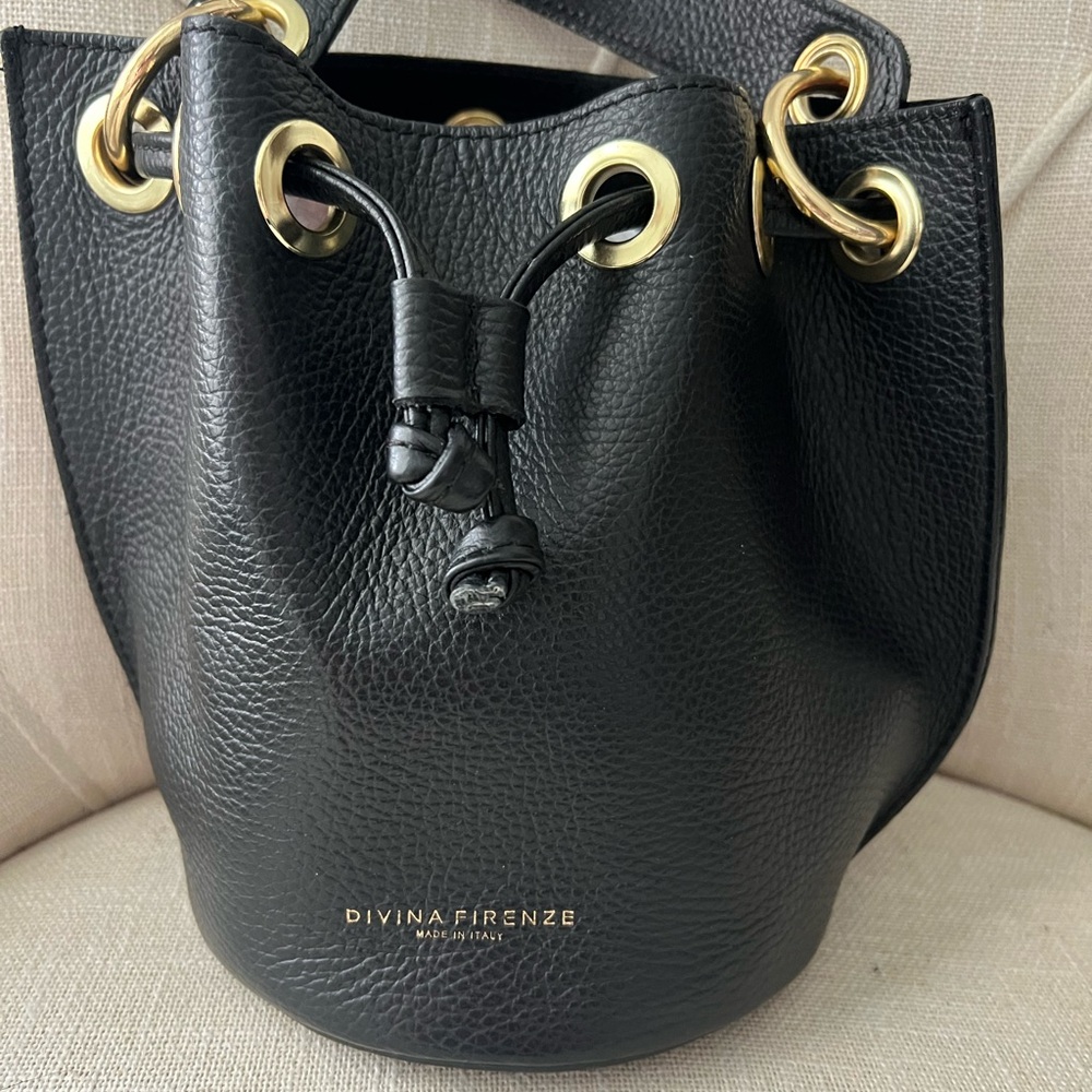 Divina Firenze Black Leather Bucket Bag Drawstring